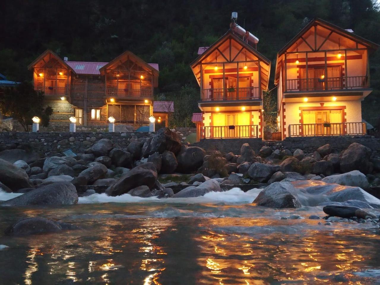Offbeat Abodes - Tirthan Valley Banjar Bagian luar foto
