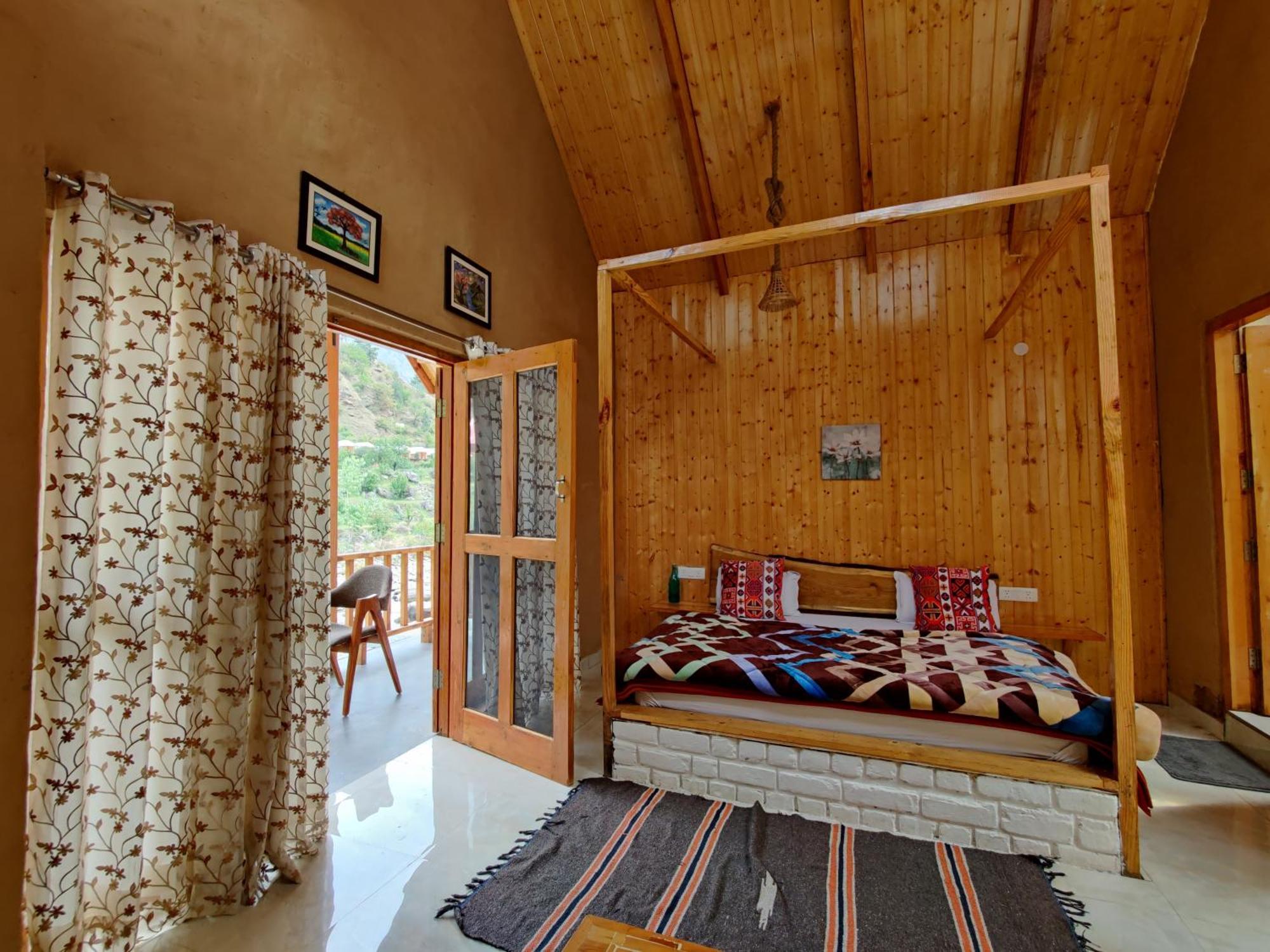 Offbeat Abodes - Tirthan Valley Banjar Bagian luar foto