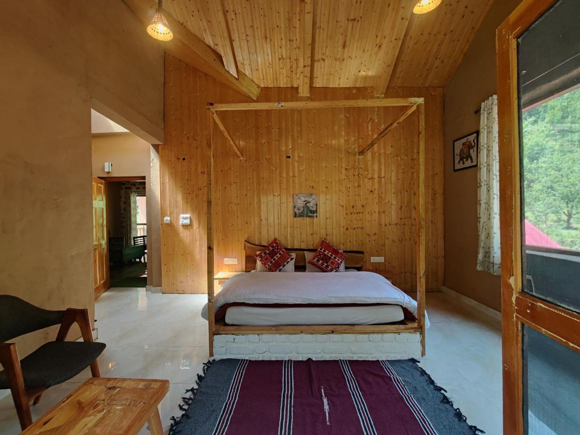 Offbeat Abodes - Tirthan Valley Banjar Bagian luar foto