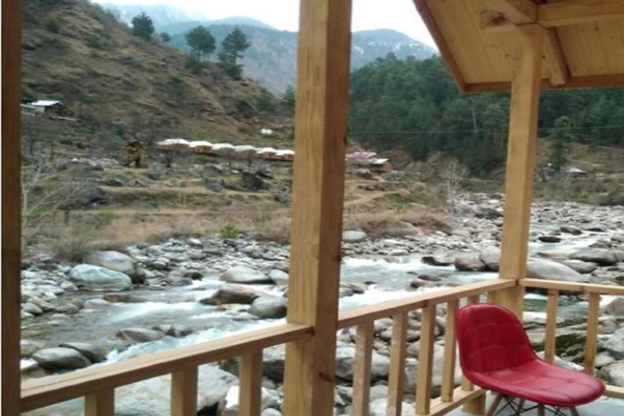 Offbeat Abodes - Tirthan Valley Banjar Bagian luar foto