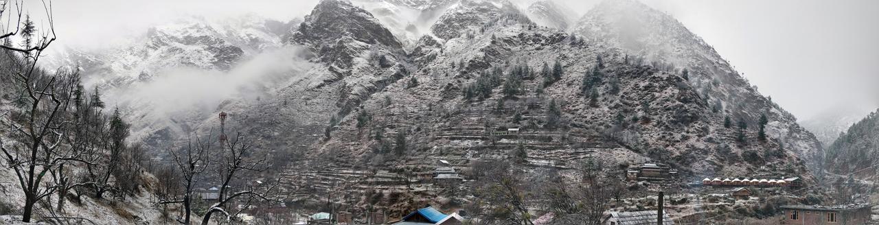 Offbeat Abodes - Tirthan Valley Banjar Bagian luar foto