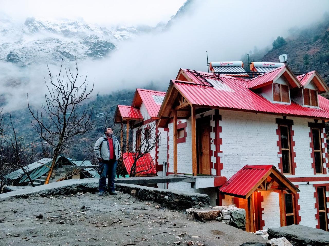 Offbeat Abodes - Tirthan Valley Banjar Bagian luar foto